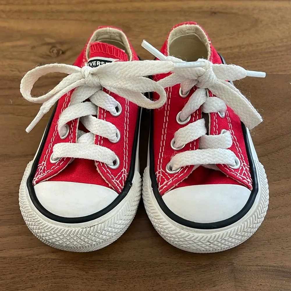Red Converse all star Chuck Taylor shoes sneakers size 3 toddler